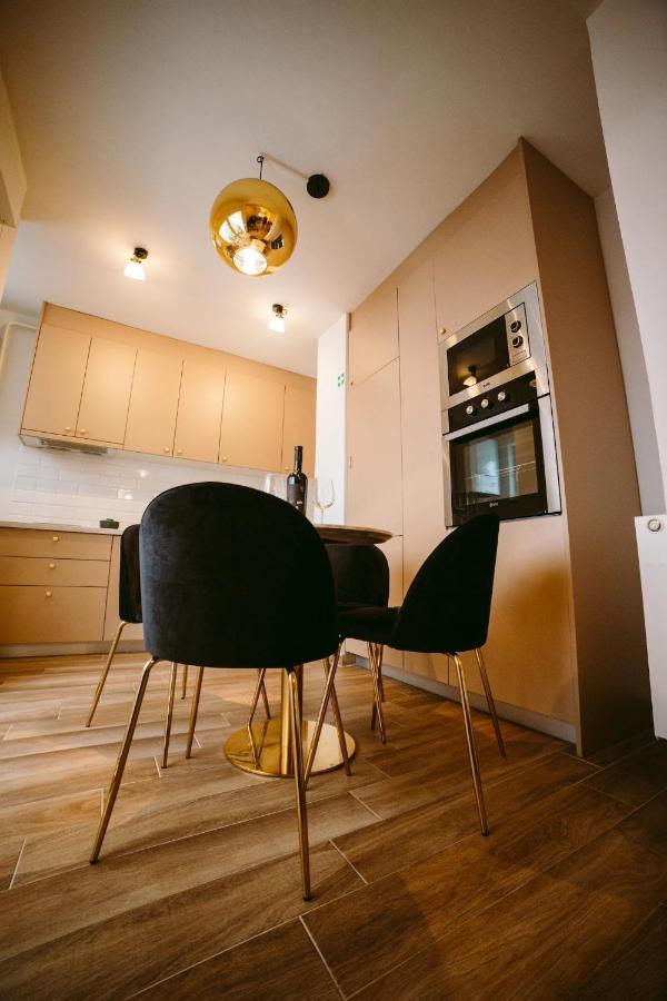 Gold Apartment
