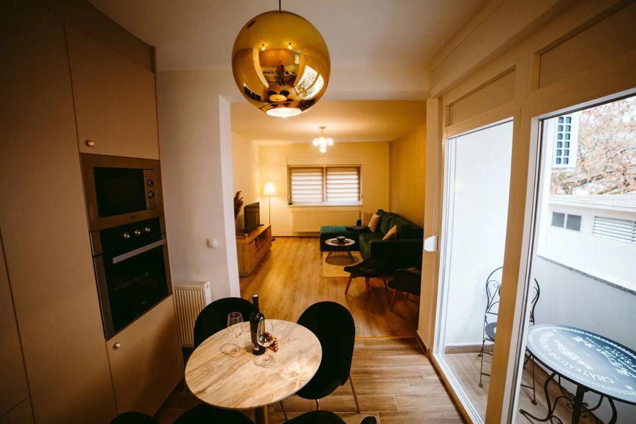 Apartment Gold